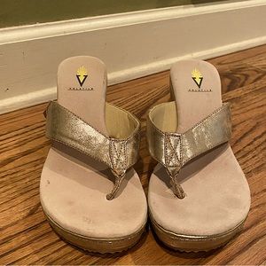 Gold wedge Volatile shoes